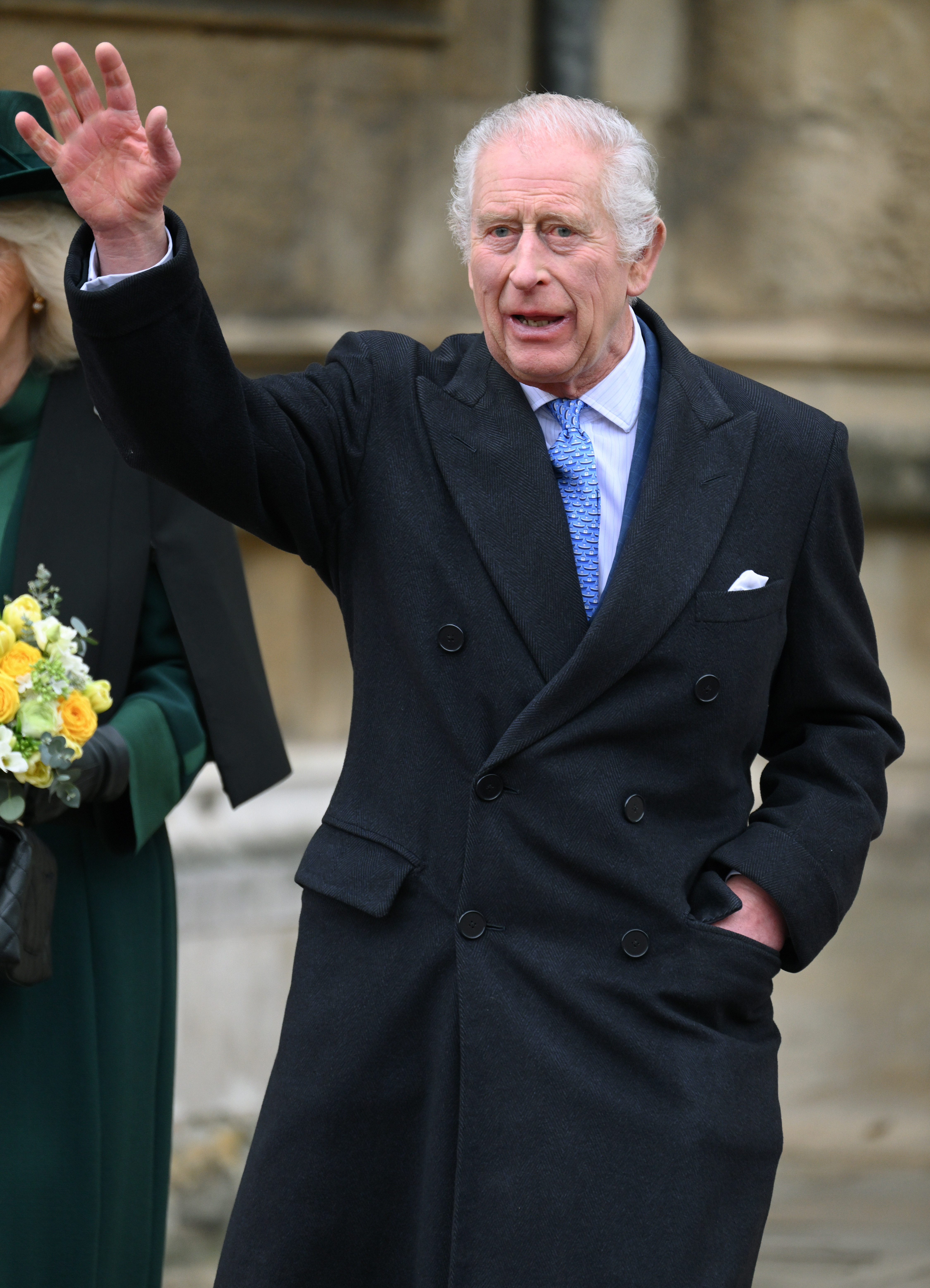 Quellen aus dem Buckingham Palace sagten, der 75-jährige Monarch fühle sich nach seiner Krebsdiagnose „positiv“ und die Ärzte seien „optimistisch“.