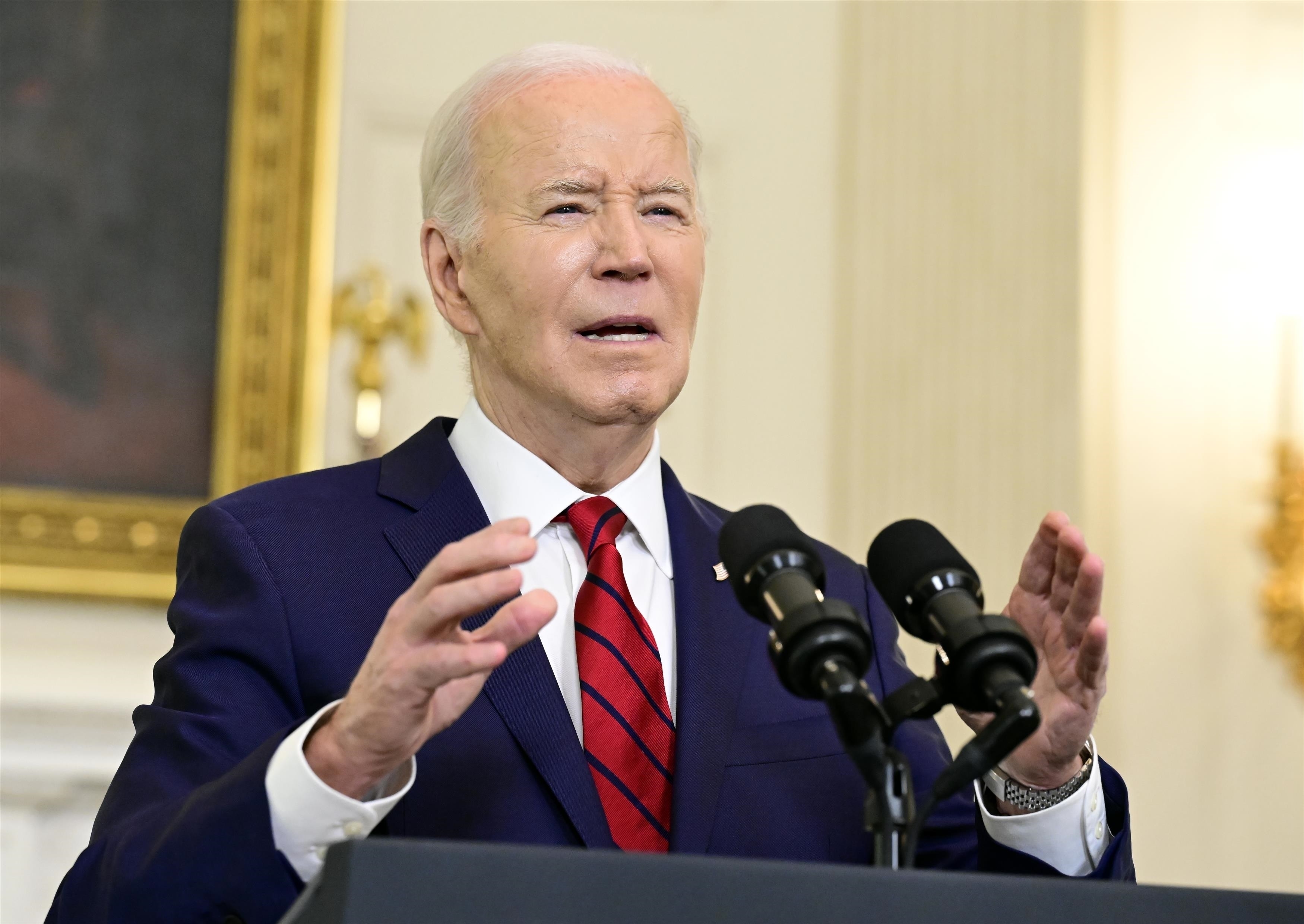 US-Präsident Joe Biden äußert sich nach der Unterzeichnung des 95-Milliarden-Dollar-Pakets zur nationalen Sicherheit, das Militärhilfe für die Ukraine und Israel umfasst