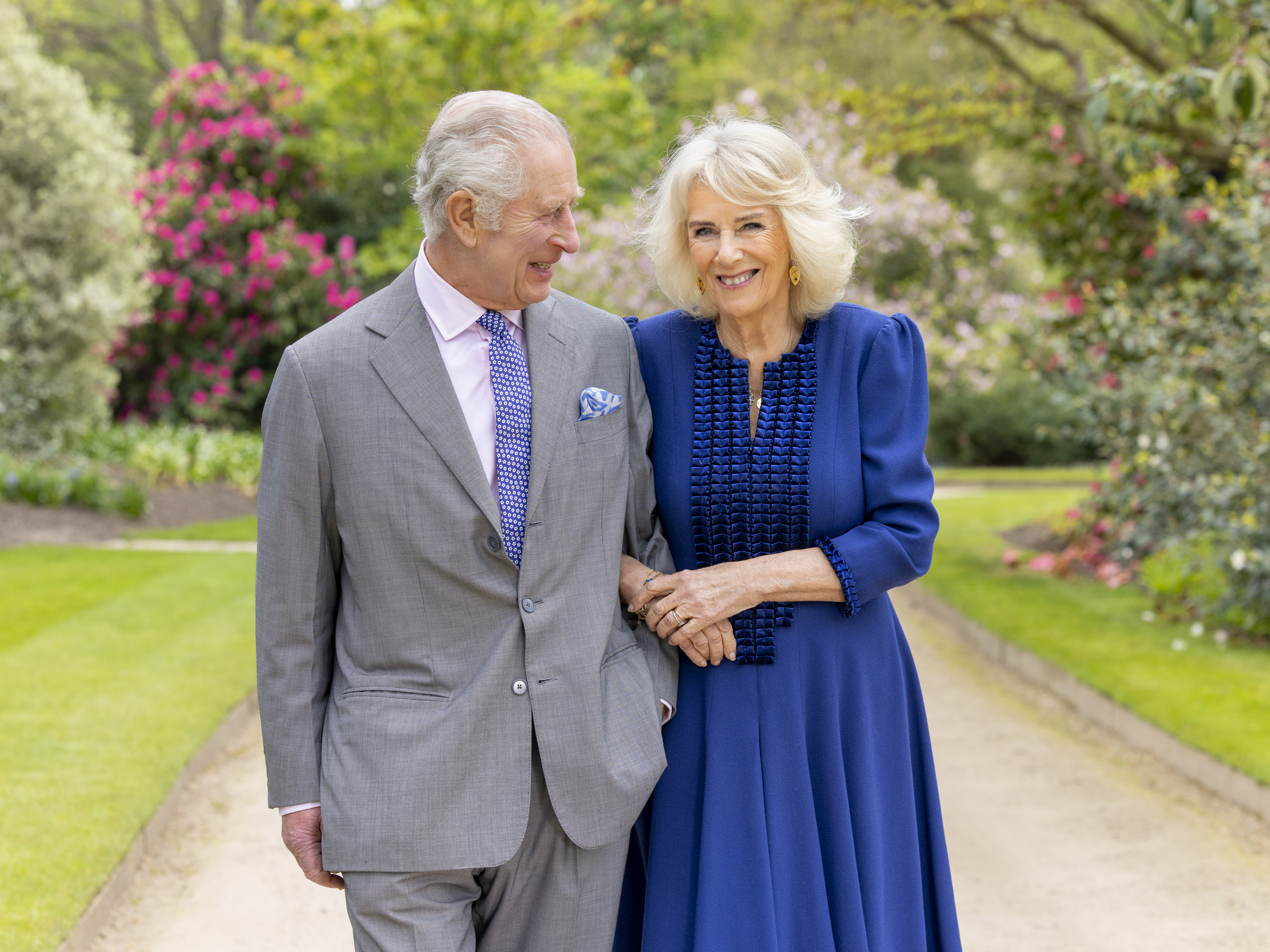 König Charles posiert für einen süßen Schnappschuss mit Königin Camilla auf einem neu veröffentlichten Bild des Paares