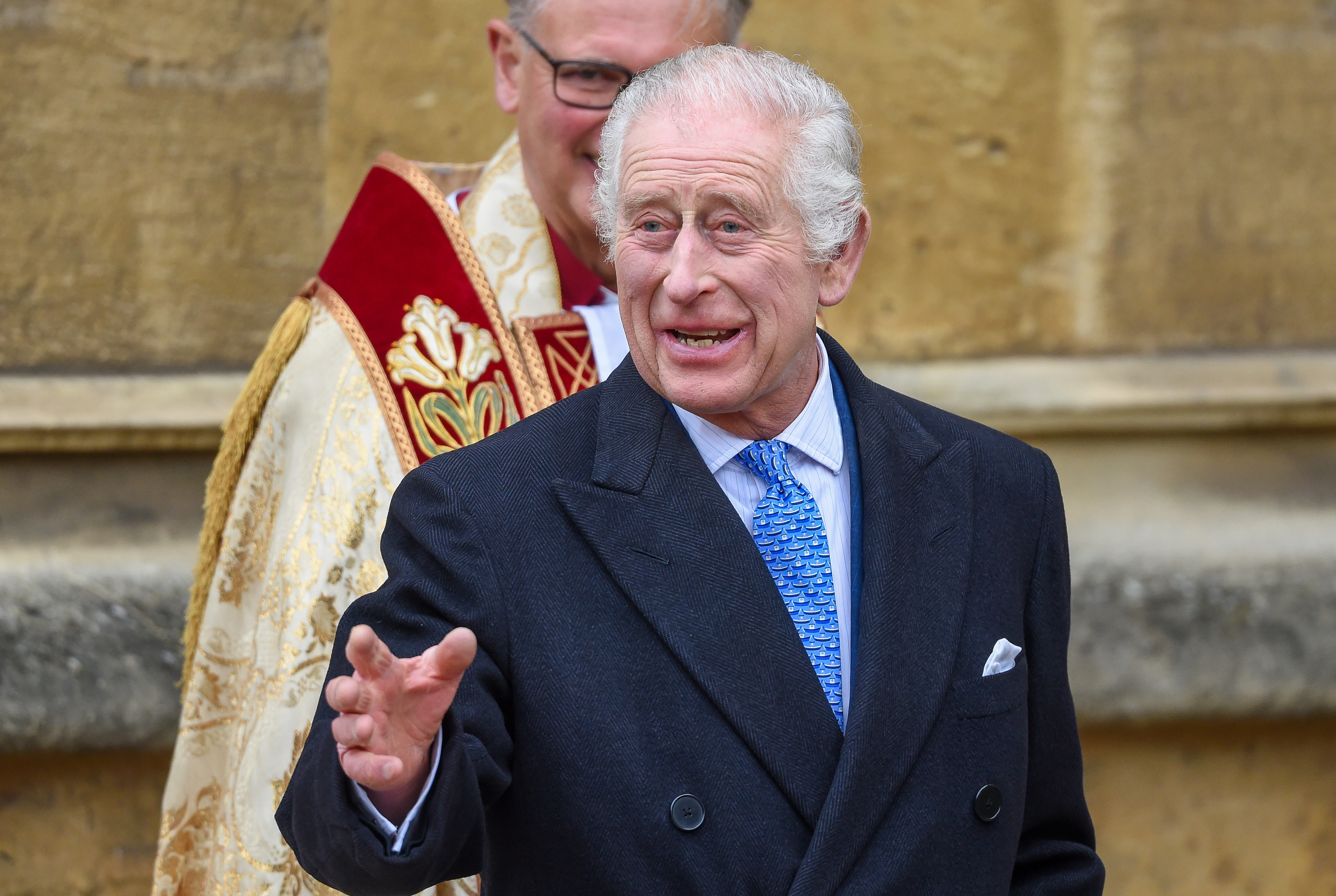 König Karl III. tritt zum ersten Mal seit zwei Monaten öffentlich zum Ostergottesdienst auf Schloss Windsor auf
