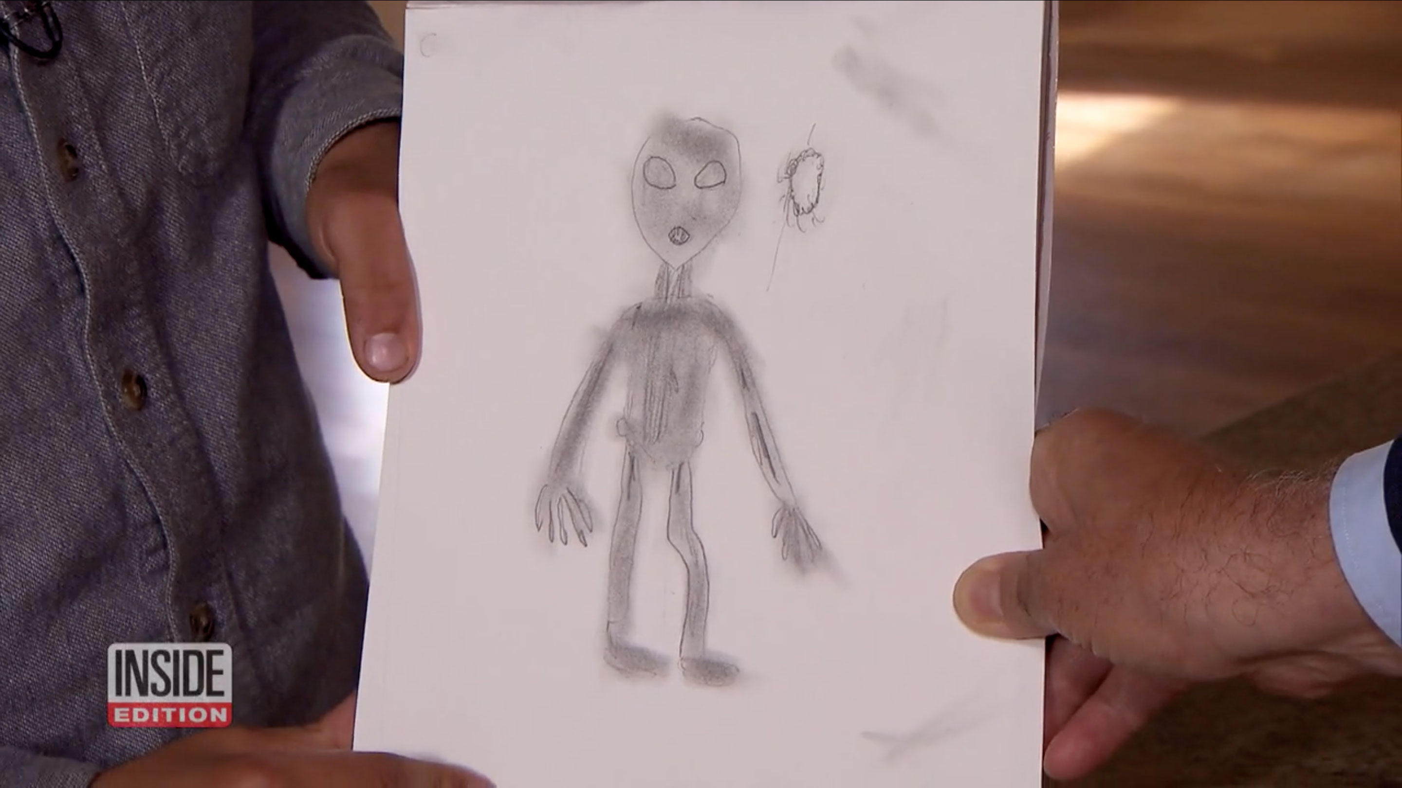 Kenmore und seine Familie zeichneten Skizzen, die den außerirdischen Wesen ähnelten
