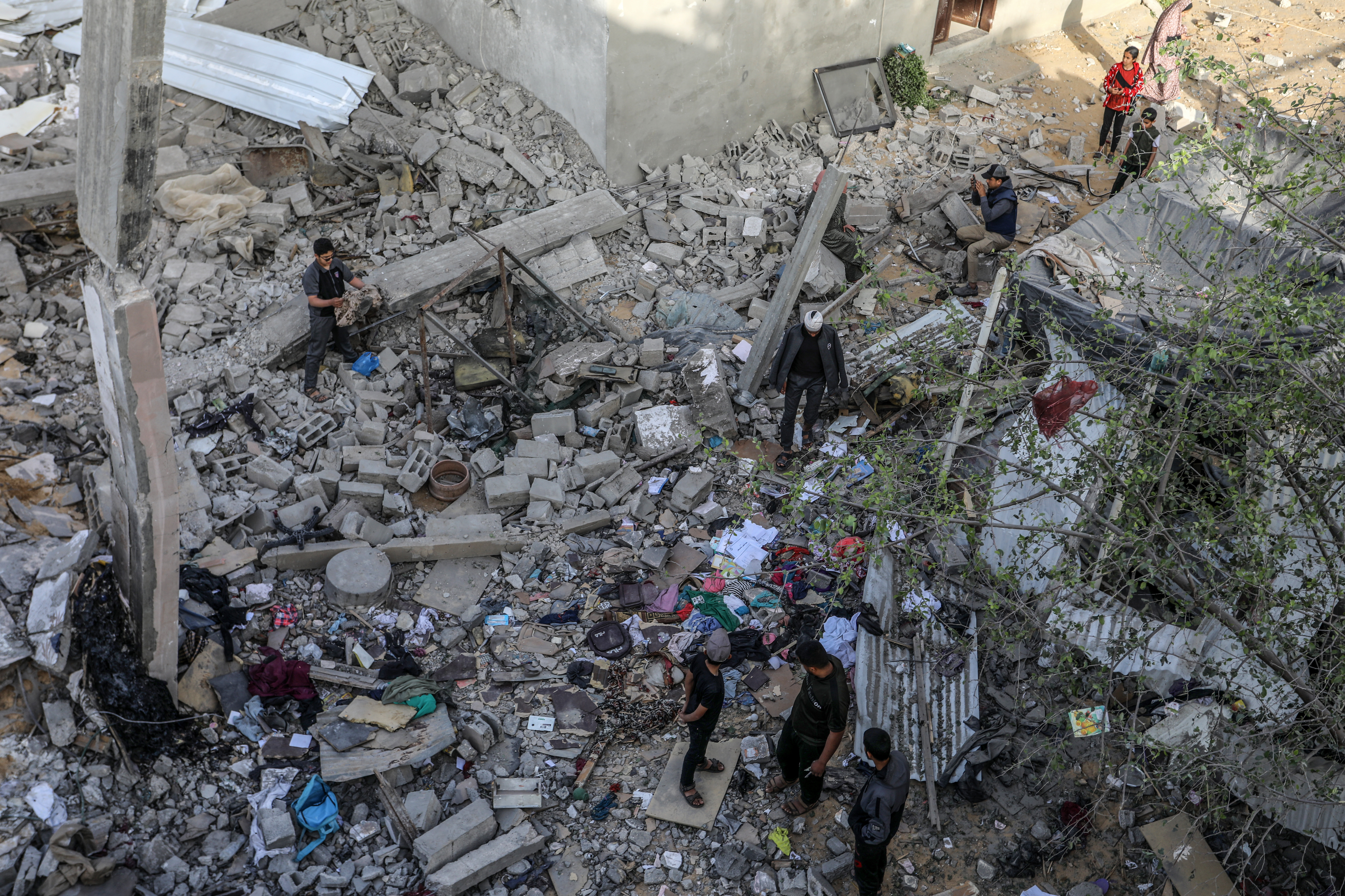 Die Ruinen von Häusern in Rafah nach Wellen israelischer Luftangriffe auf die dicht besiedelte Stadt