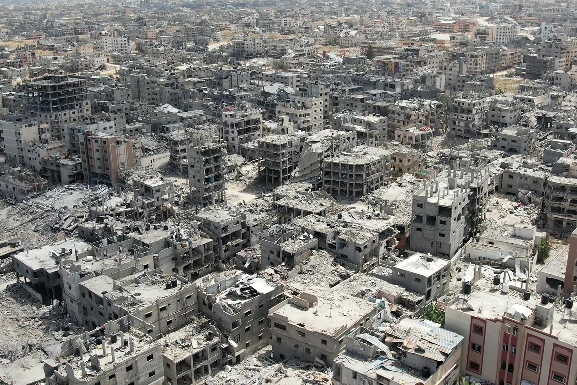 Ein Blick auf die Ruinen der Stadt Khan Yunis im südlichen Gazastreifen