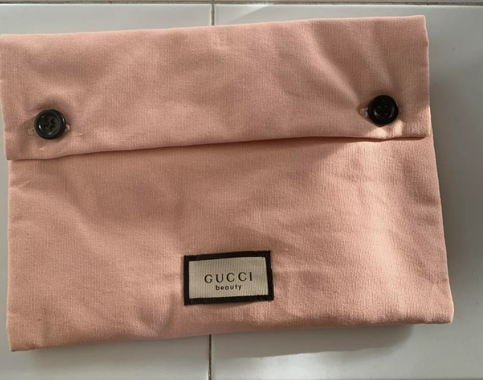 Die Reddit-Nutzerin zeigte ihren Gucci-Fund, der sie in einem Gebrauchtwarenladen 8 Dollar gekostet hatte