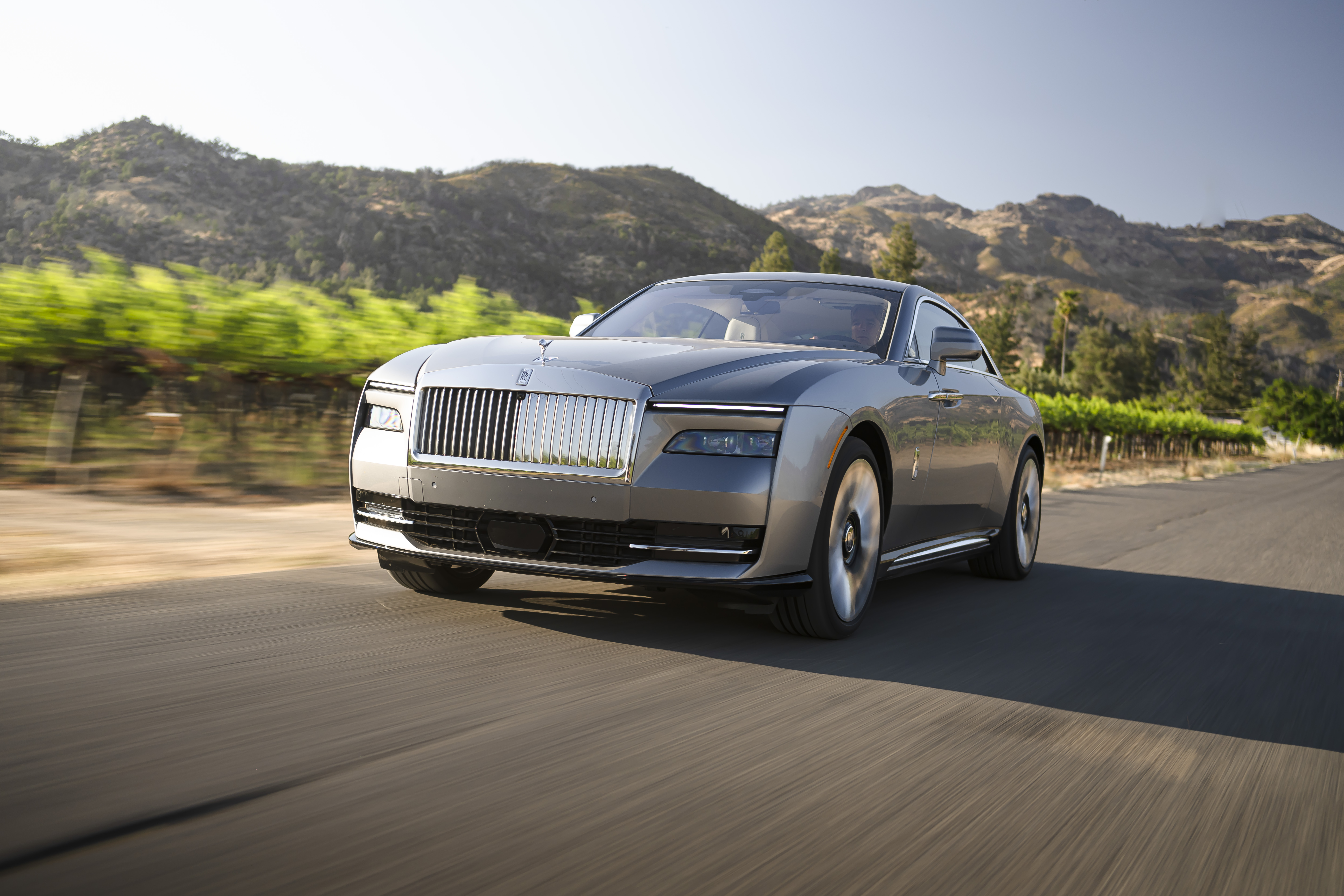 Der Rolls-Royce Spectre weist eine bemerkenswerte Ähnlichkeit zum Original auf
