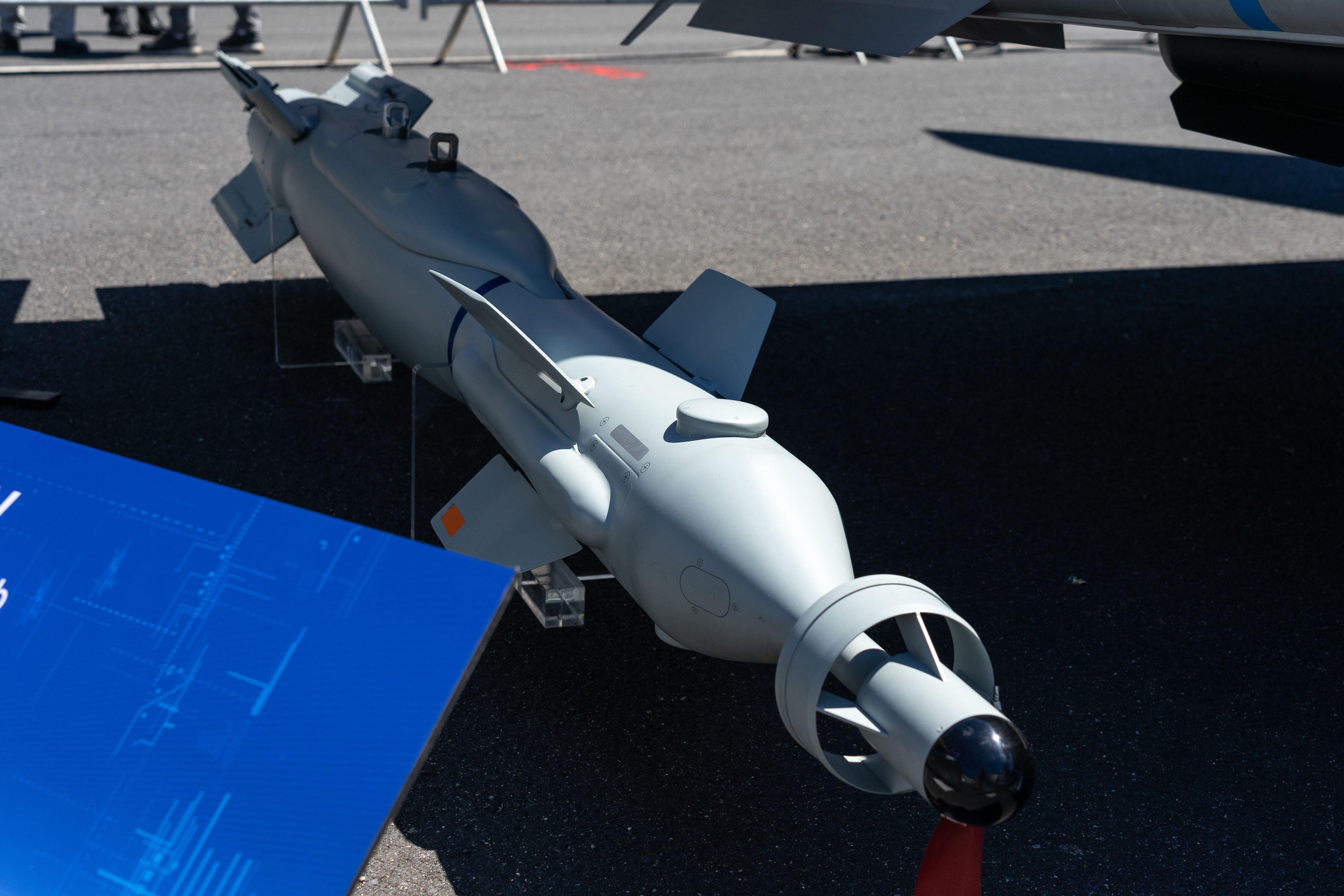 Die tödlichen, in Großbritannien gebauten Paveway IV-Bomben werden von Lasern und GPS gesteuert, wiegen 500 Pfund und kosten jeweils 30.000 Pfund