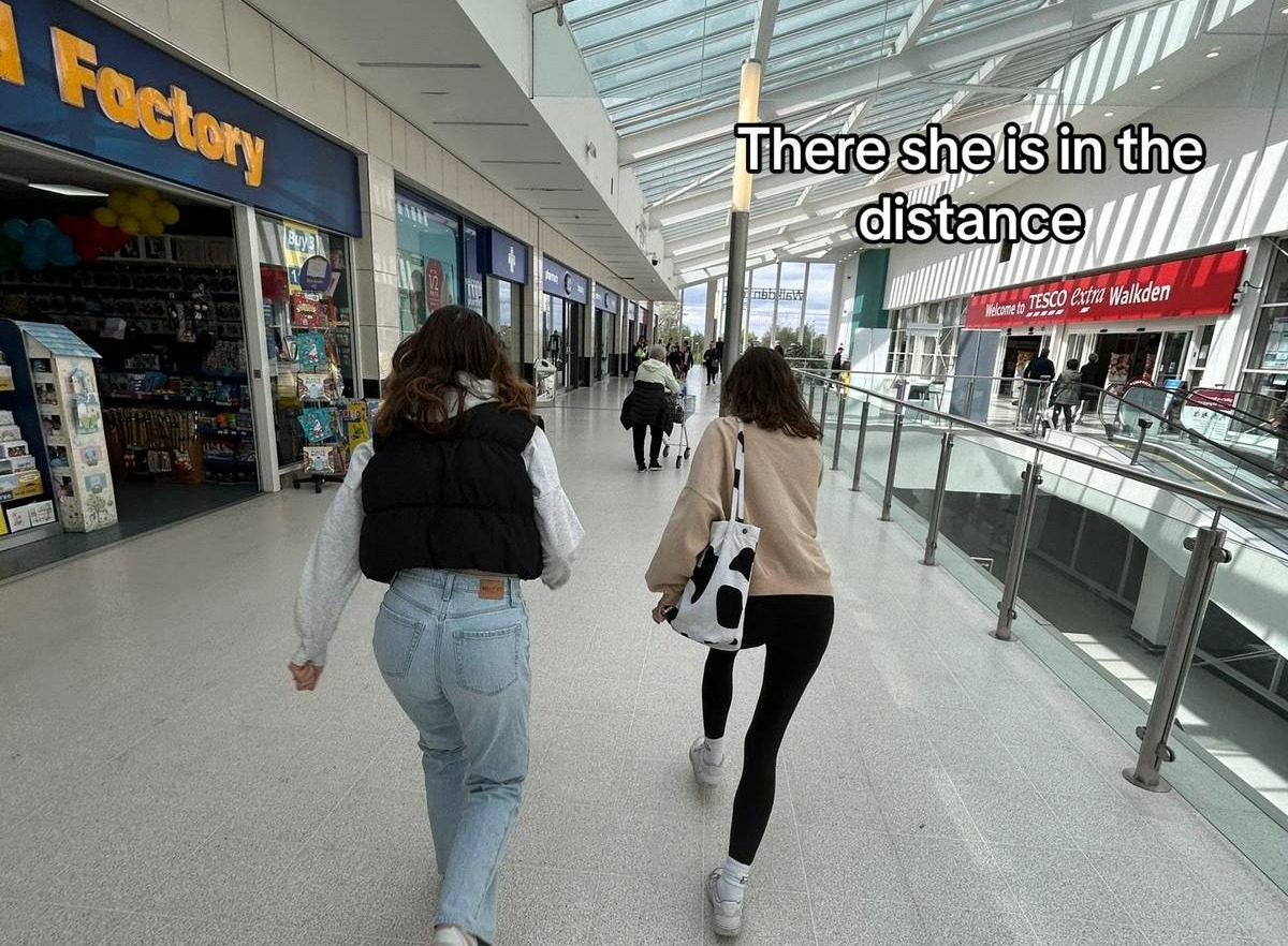Sie rannten zum Laden in Walkden, Manchester