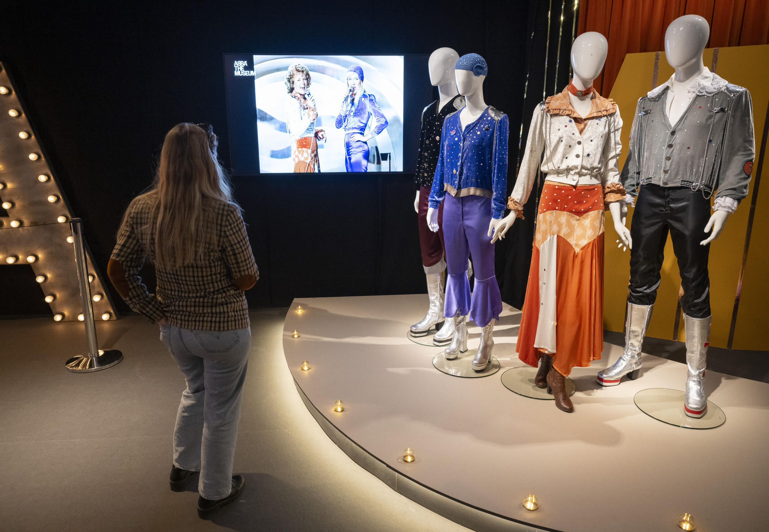ABBA gewann den Song Contest vor 50 Jahren – jetzt sind ihre Kostüme in Malmö ausgestellt