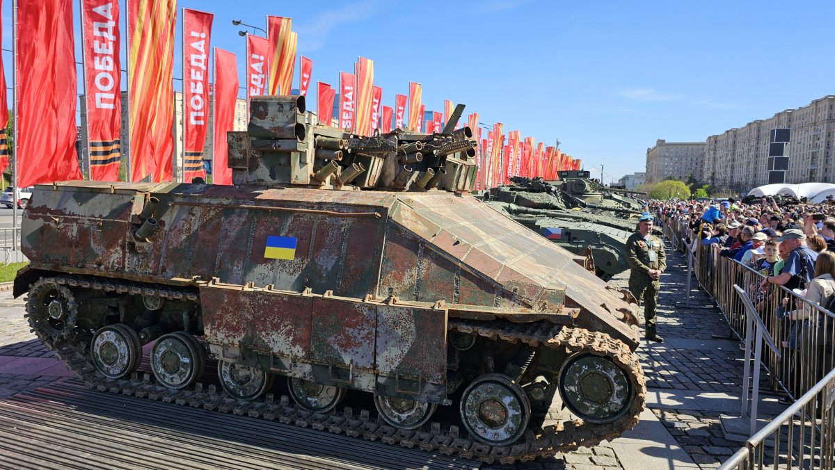 In Moskau werden erbeutete ukrainische Rüstungen ausgestellt