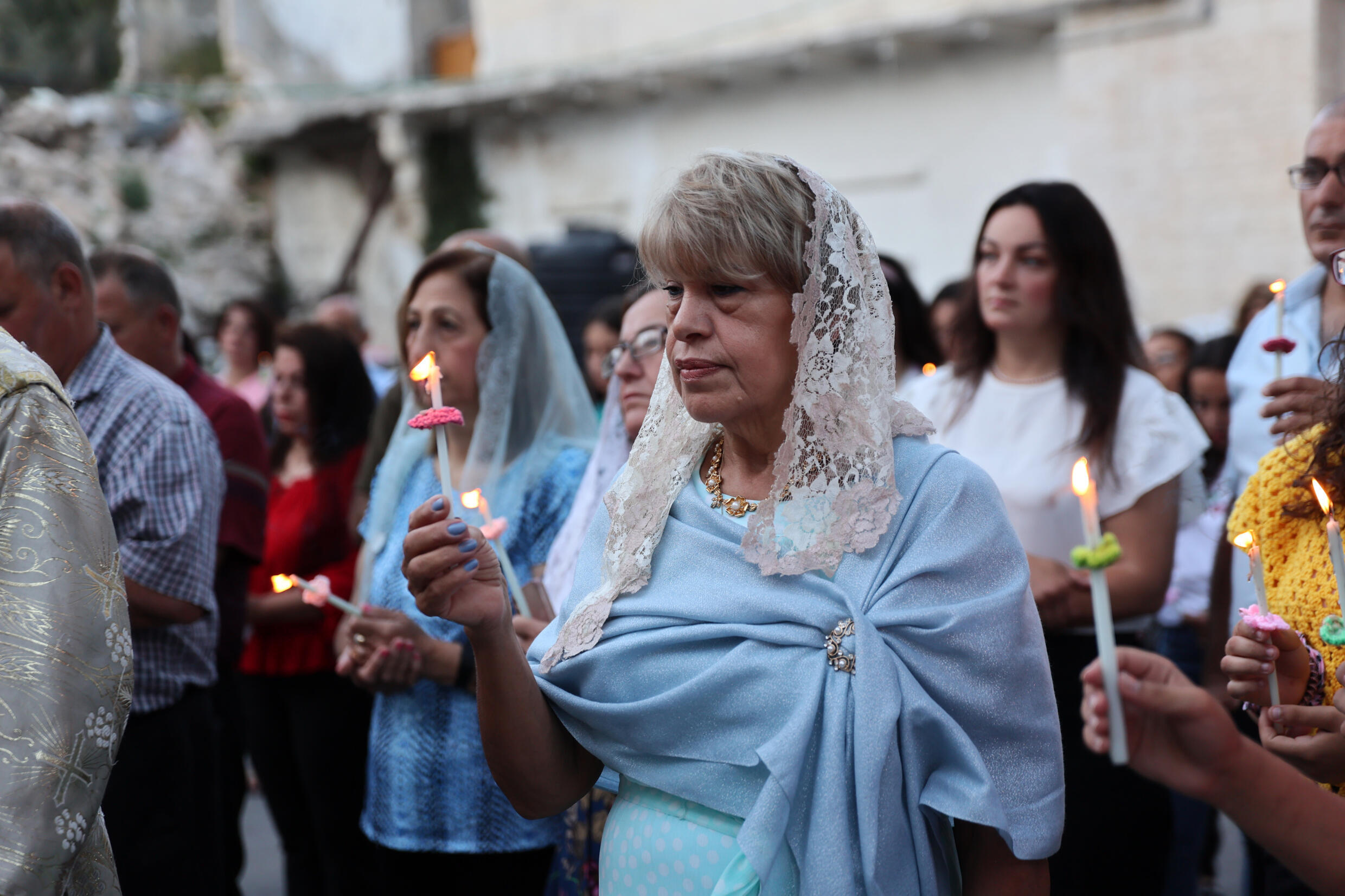 Palästinensisch-orthodoxe Christen besuchen die Ostermesse vor der Kirche des Heiligen Porphyrius in Gaza-Stadt.