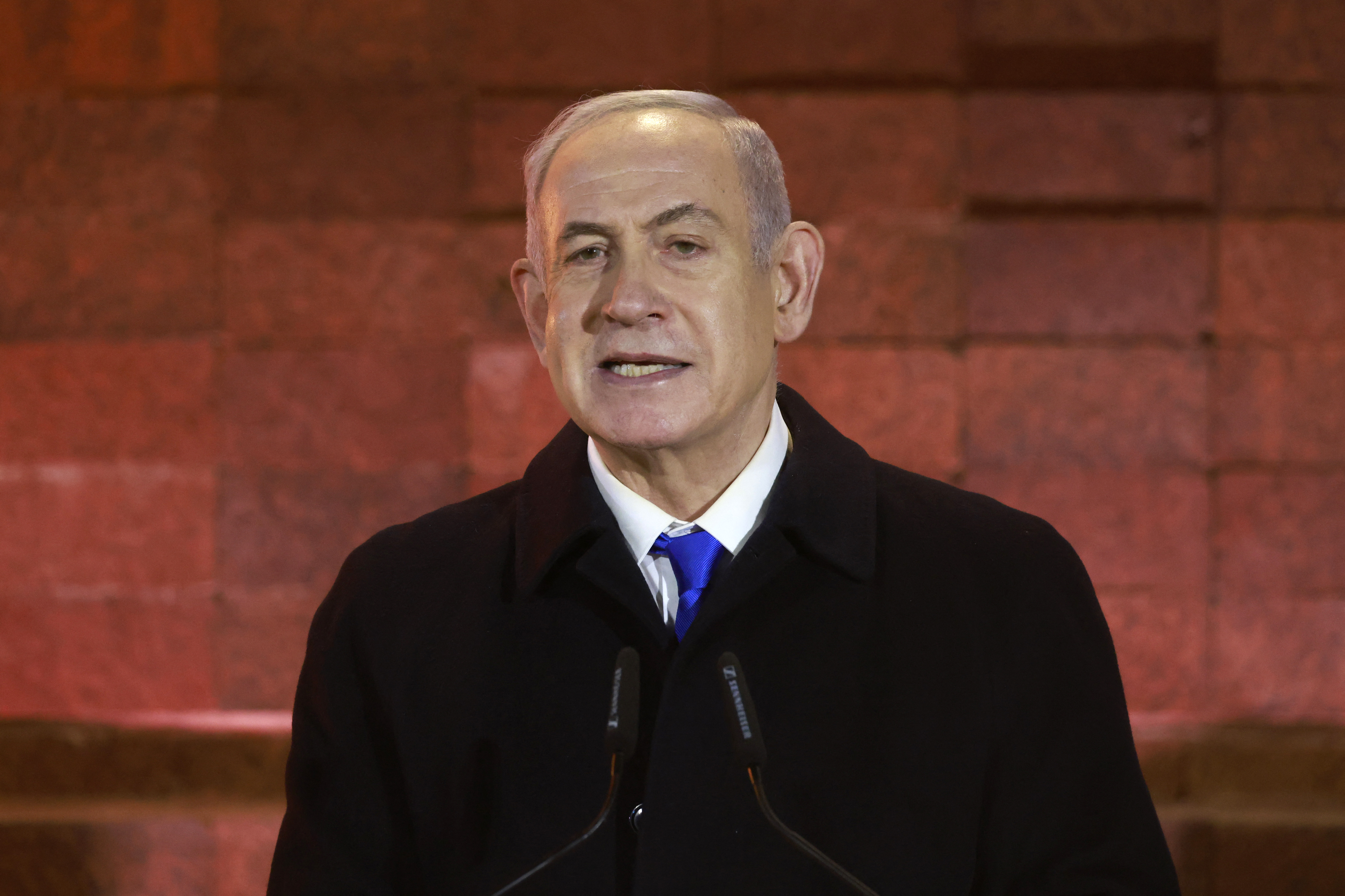 Der israelische Ministerpräsident Benjamin Netanyahu spricht während einer Zeremonie anlässlich des Holocaust-Gedenktags am Sonntag