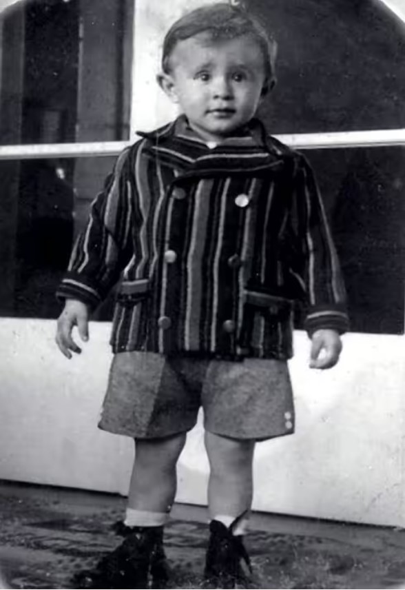 Peter Lantos BEM, heute 84, gehörte zu den mehr als 400.000 ungarischen Juden, die nach Auschwitz transportiert wurden, wo sein Vater verhungerte