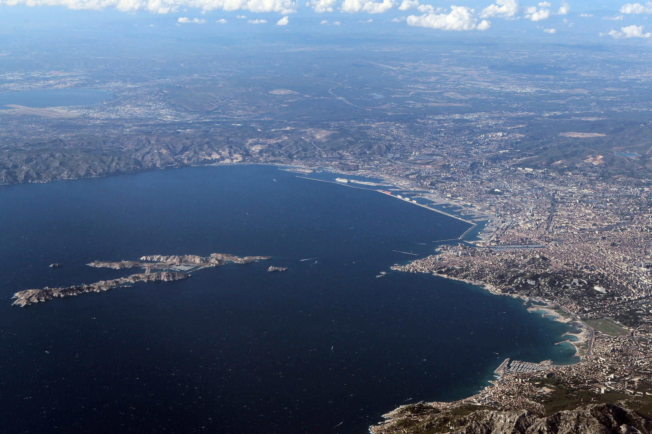 Die spektakuläre Bucht von Marseille wird während der Olympischen Spiele in Paris Austragungsort des Segelsports sein