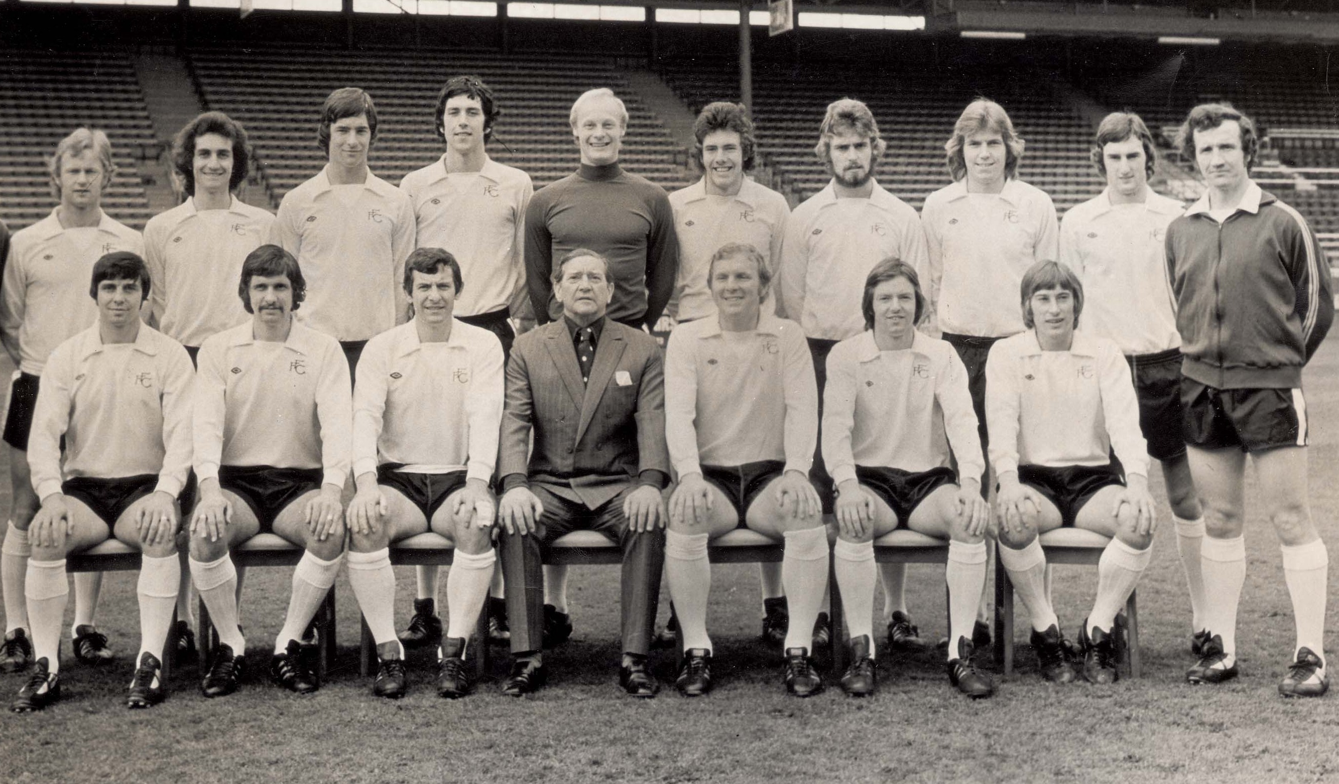 Busby spielte im FA-Cup-Finale 1975 an der Seite des englischen Weltcup-Kapitäns Bobby Moore