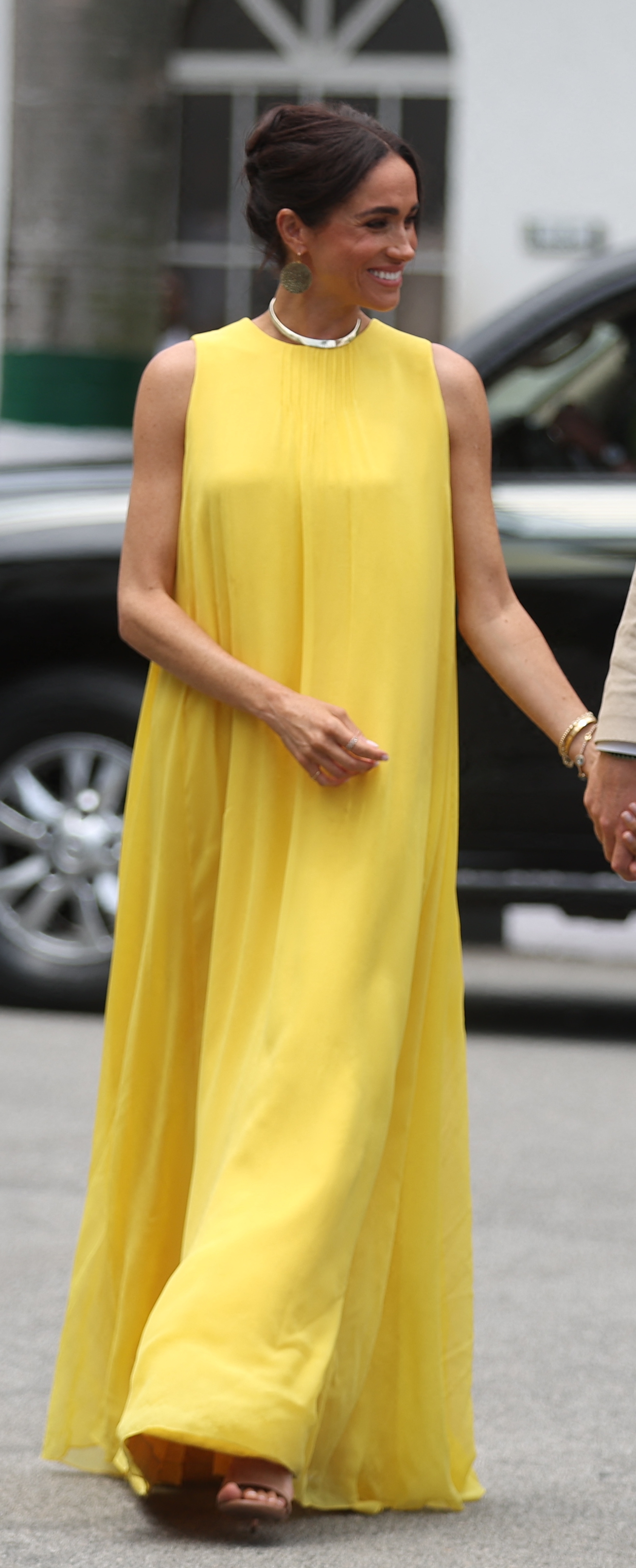 Meghan trug dieses beliebte gelbe Kleid im Wert von 3.000 Pfund von Carolina Herrera