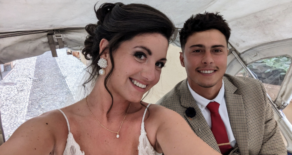 Das Paar knüpfte in einer luxuriösen Last-Minute-Zeremonie am Gardasee in Italien den Bund fürs Leben