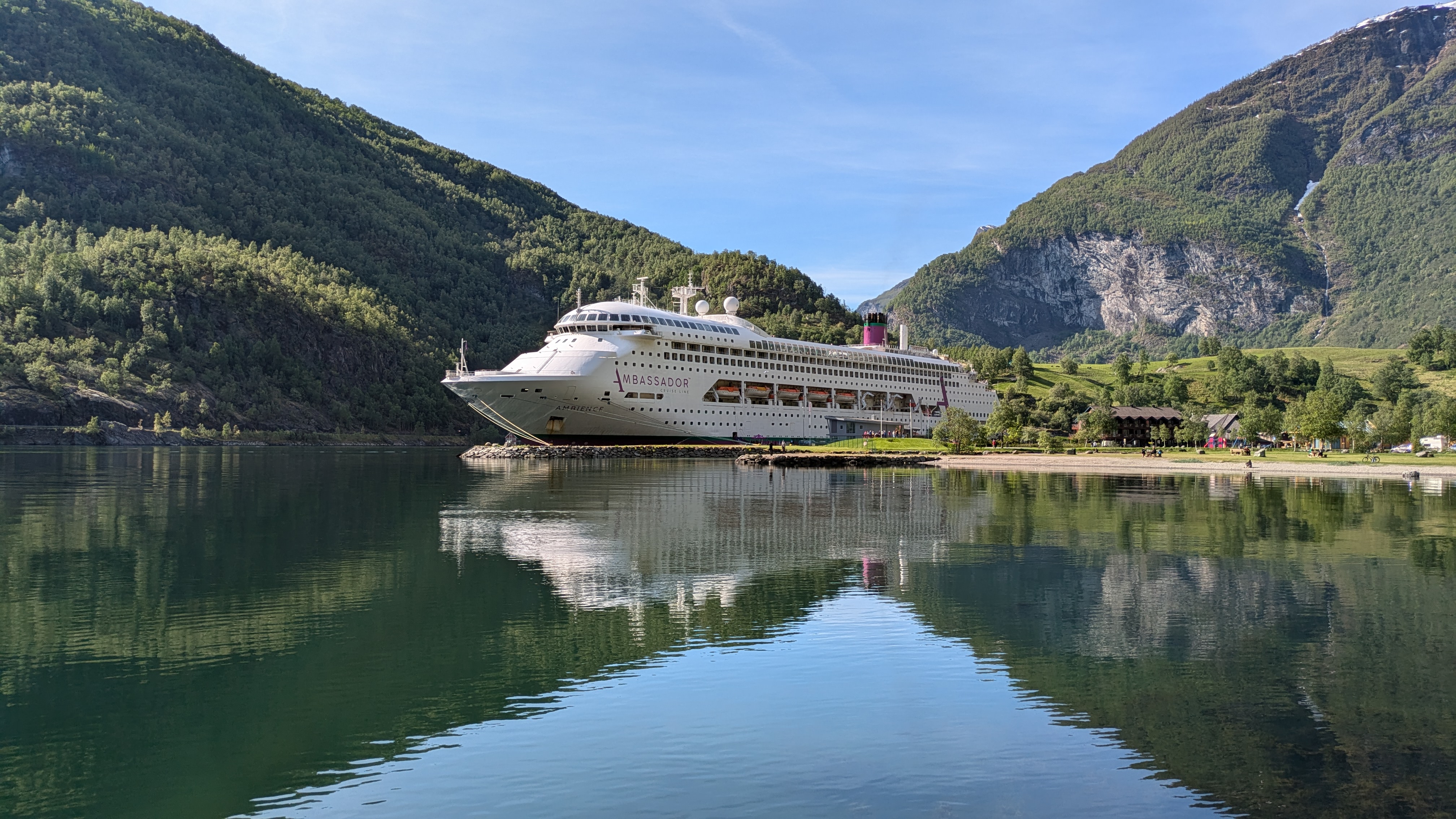 Entdecken Sie die schönsten norwegischen Fjorde an Bord eines luxuriösen Ambassador's Ambience-Schiffs